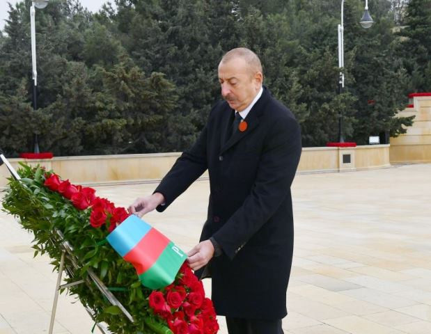 20 января – в День всенародного траура Президент Азербайджанской Республики Ильхам Алиев и Первая леди Мехрибан Алиева посетили Шехидляр хиябаны.